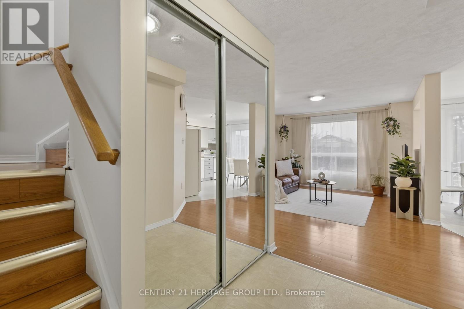 53 Dunsmore Lane, Barrie, Ontario L4M 6Z9 - Photo 7 - S13002774