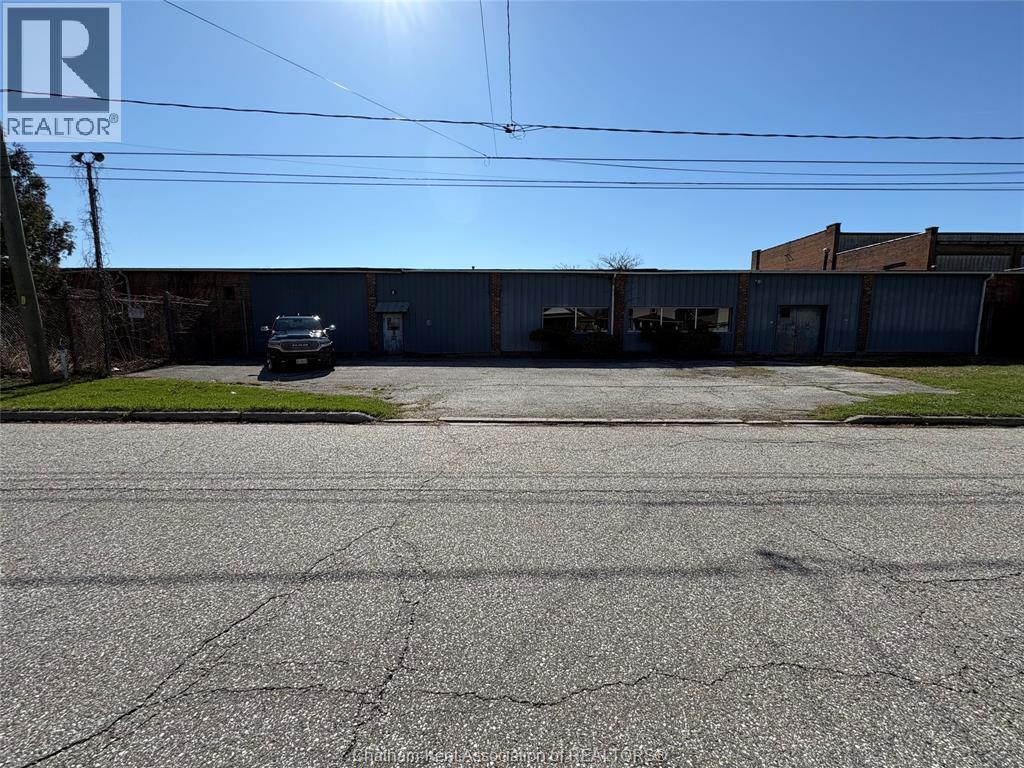 MLS# 26008203: 240 RALEIGH STREET, Chatham, Canada