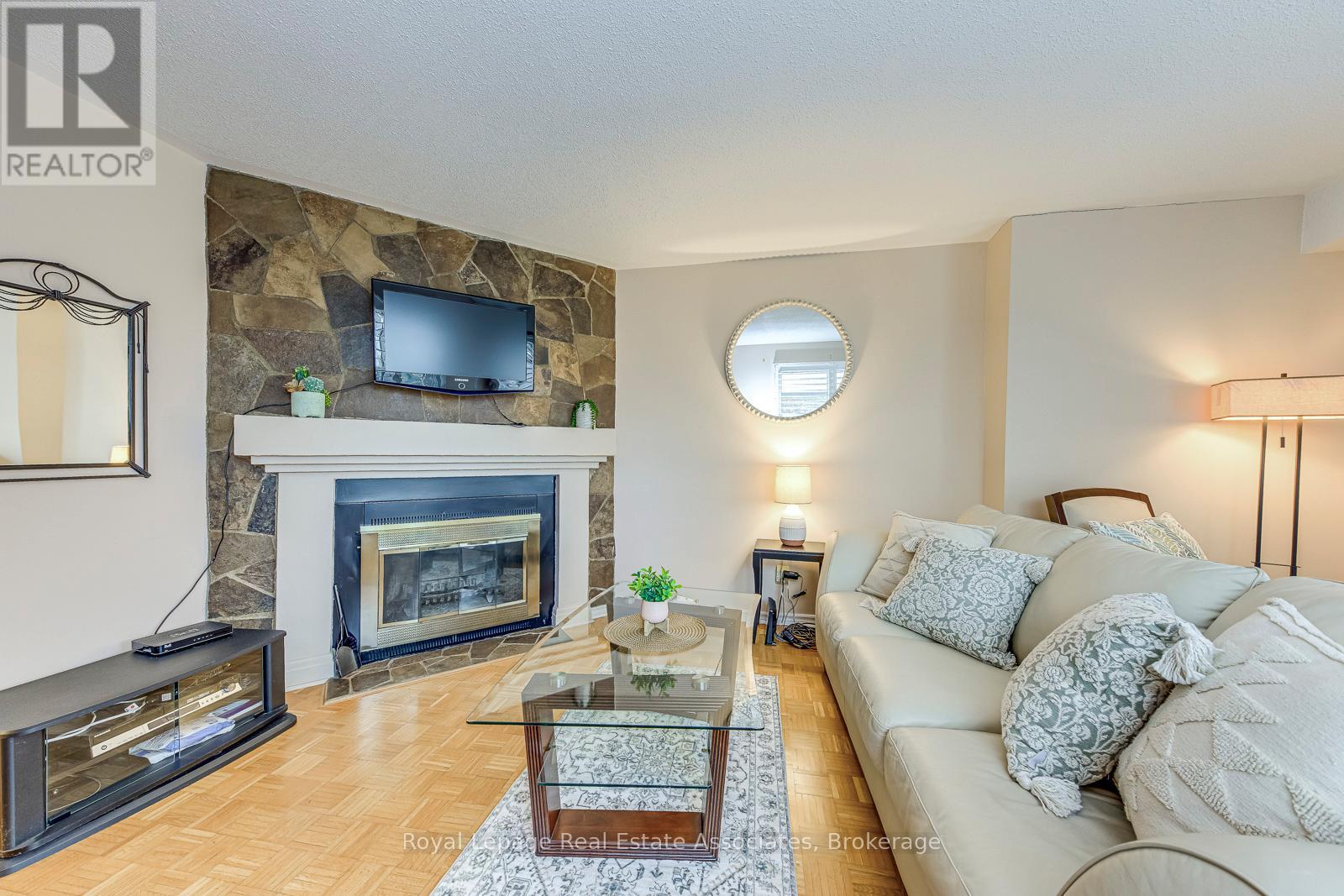 1192 Kos Boulevard, Mississauga, Ontario  L5J 4L7 - Photo 11 - W13002568