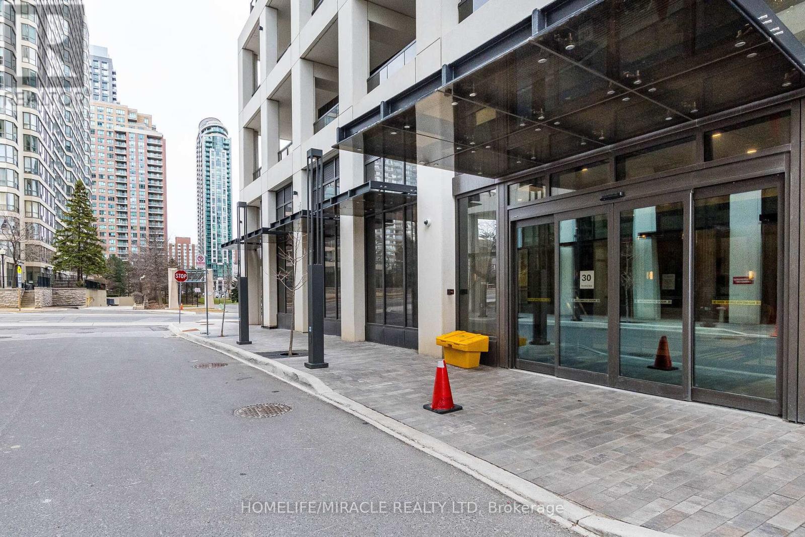 3802 - 30 Elm Street, Mississauga, Ontario L5B 0N6 - Photo 4 - W13002586