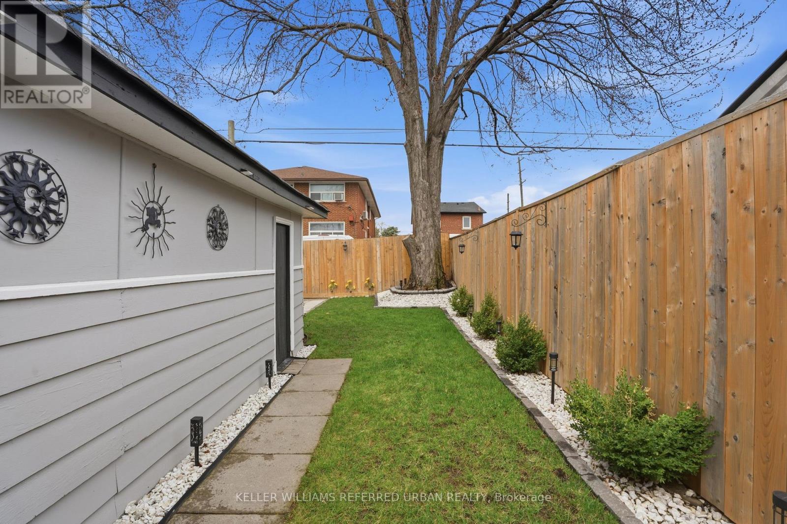 266 Melrose Street, Toronto, Ontario  M8Z 1G6 - Photo 35 - W13002616