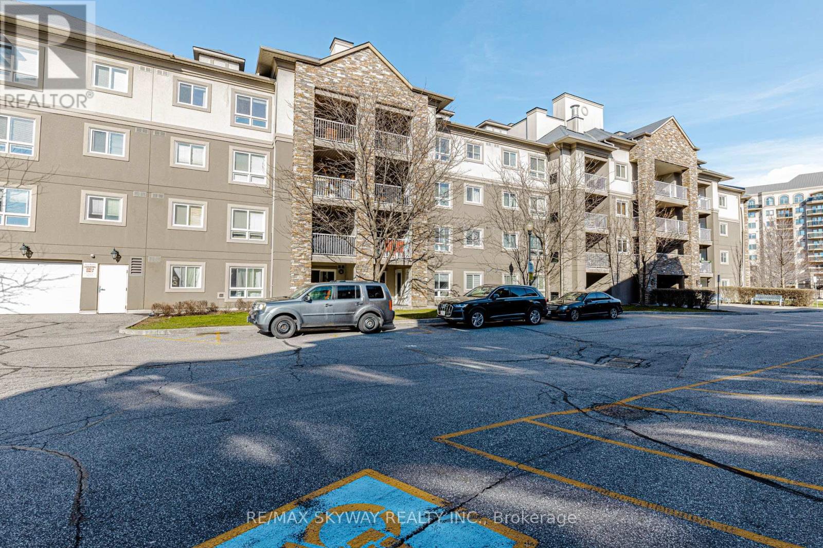 1403 - 8 DAYSPRING CIRCLE, Brampton, Ontario