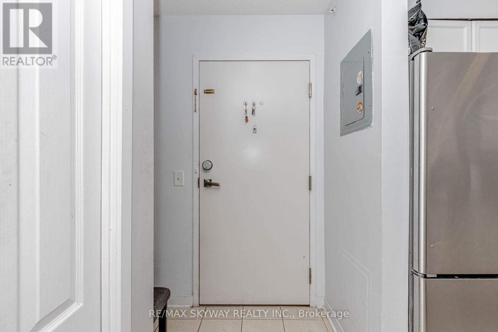 1403 - 8 Dayspring Circle, Brampton, Ontario L6P 2Z7 - Photo 14 - W13002650