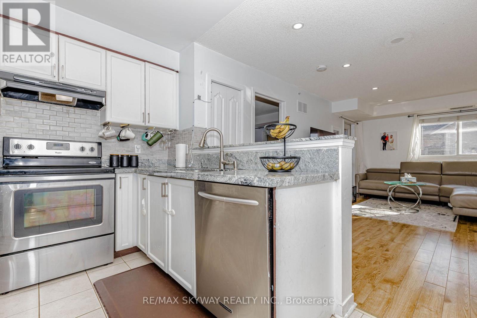 1403 - 8 Dayspring Circle, Brampton, Ontario L6P 2Z7 - Photo 15 - W13002650