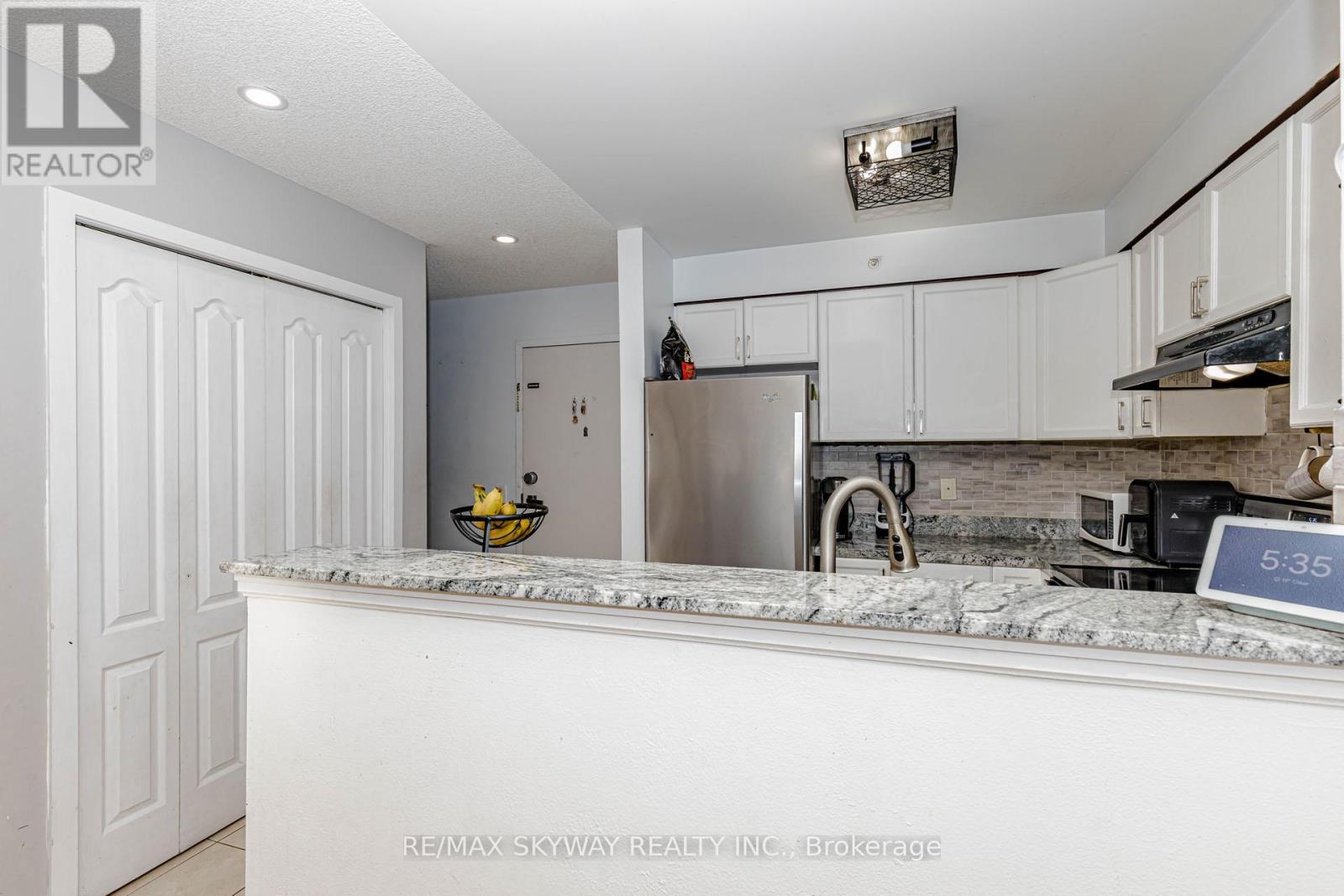 1403 - 8 Dayspring Circle, Brampton, Ontario L6P 2Z7 - Photo 18 - W13002650