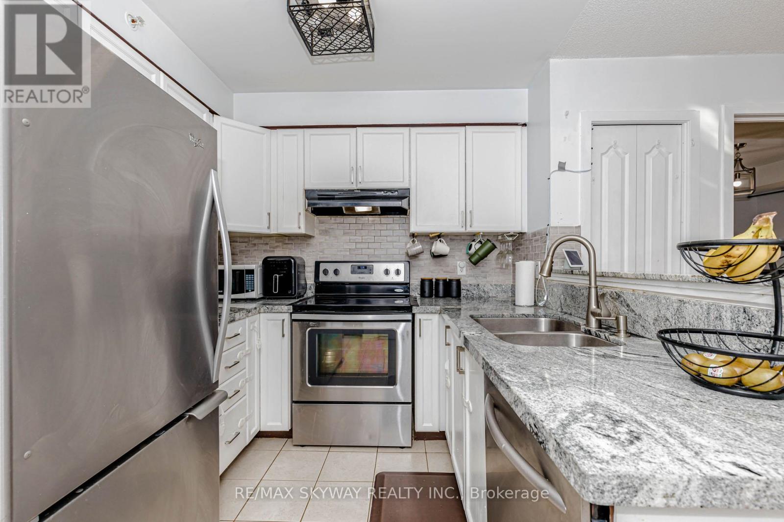 1403 - 8 Dayspring Circle, Brampton, Ontario L6P 2Z7 - Photo 19 - W13002650