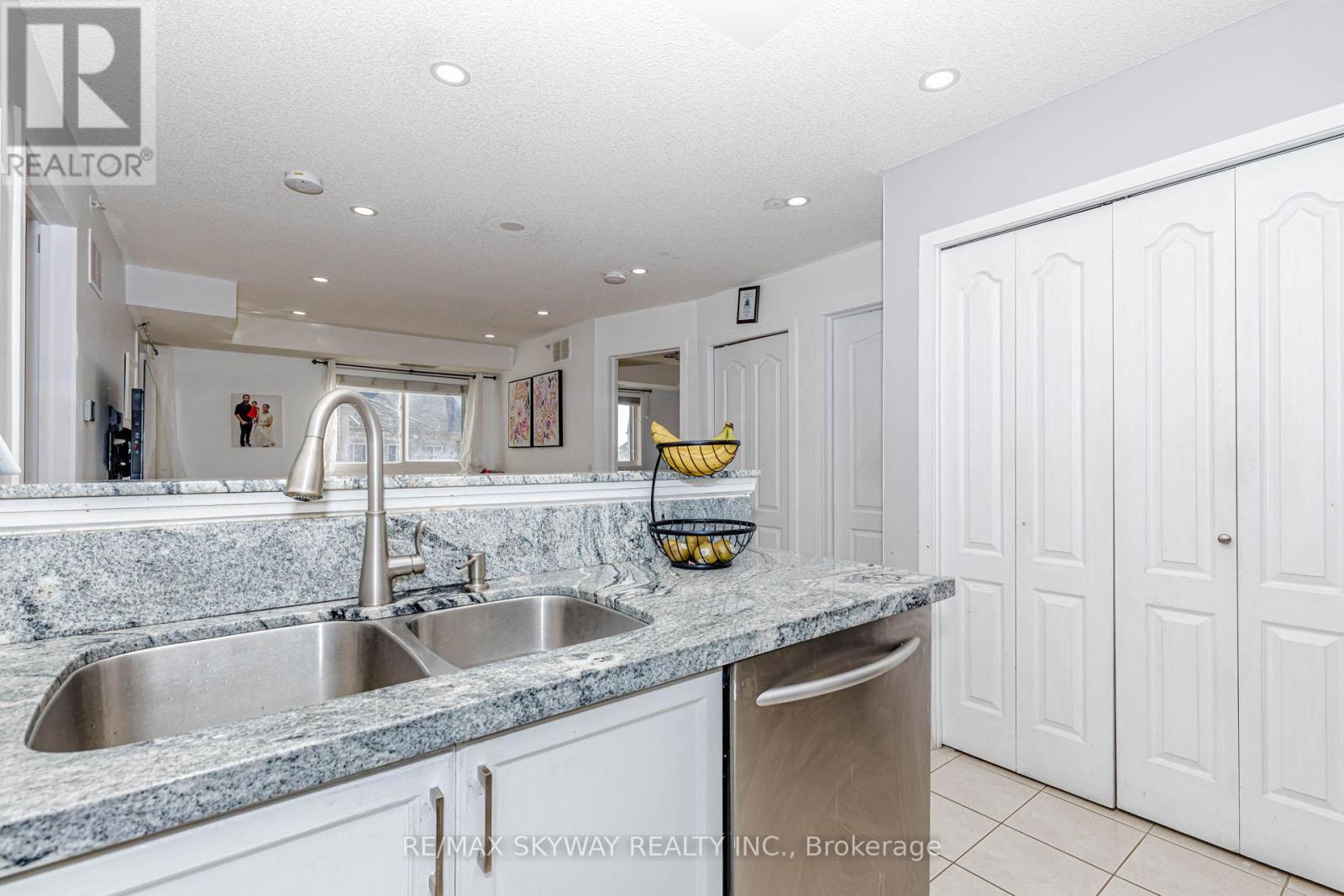 1403 - 8 Dayspring Circle, Brampton, Ontario L6P 2Z7 - Photo 21 - W13002650