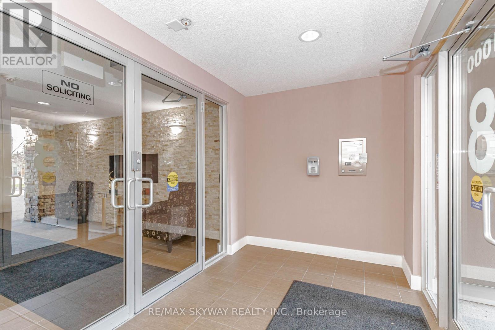 1403 - 8 Dayspring Circle, Brampton, Ontario L6P 2Z7 - Photo 7 - W13002650