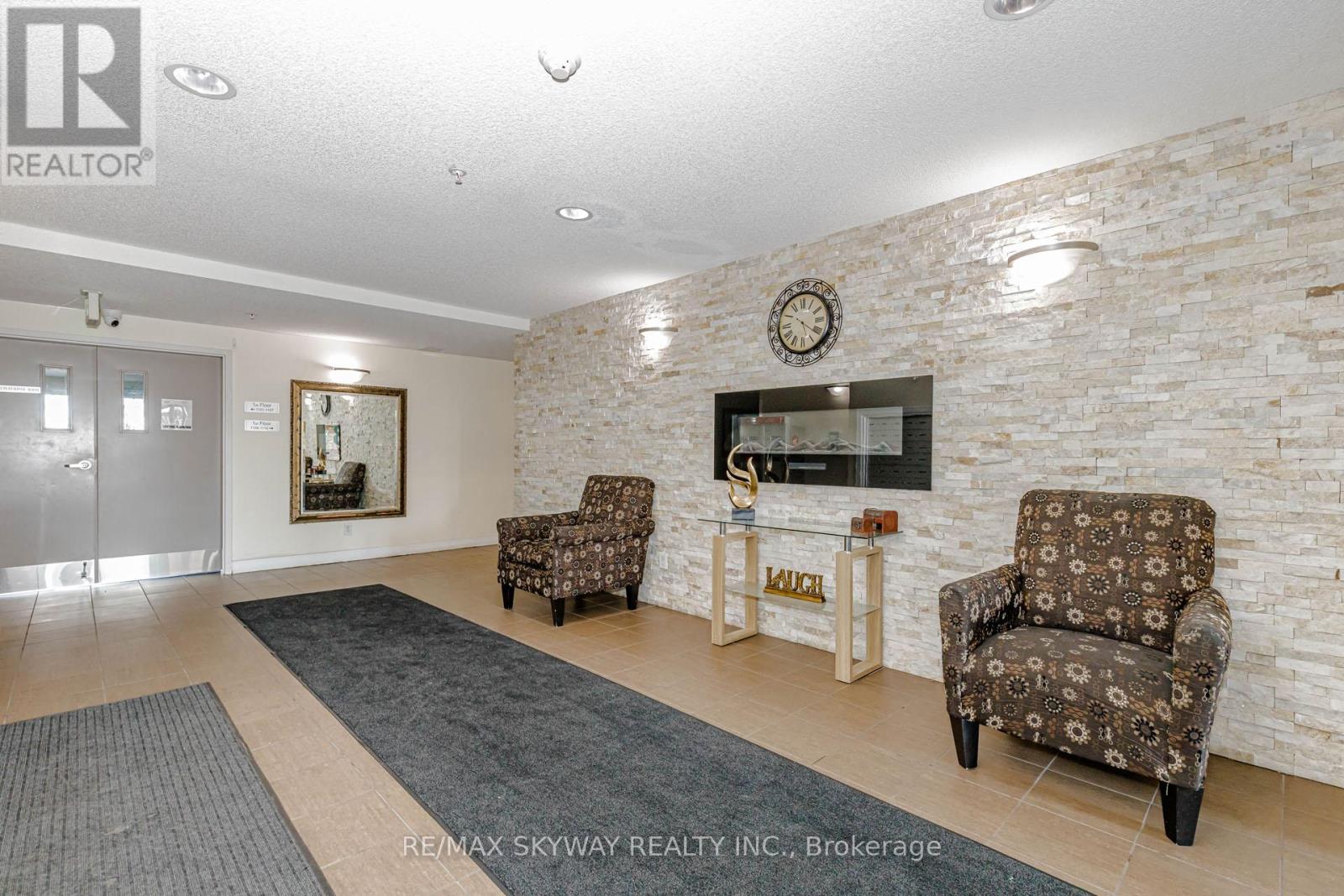 1403 - 8 Dayspring Circle, Brampton, Ontario L6P 2Z7 - Photo 8 - W13002650
