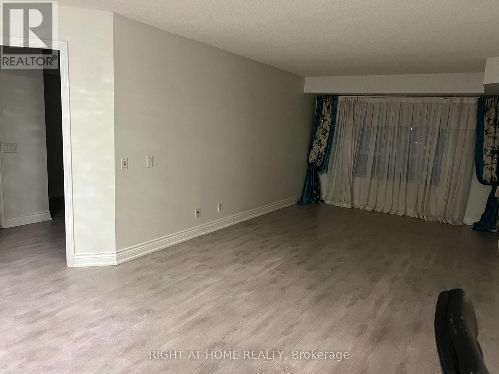 919 - 25 Kingsbridge Garden Circle, Mississauga, Ontario  L5R 4B1 - Photo 5 - W13002744