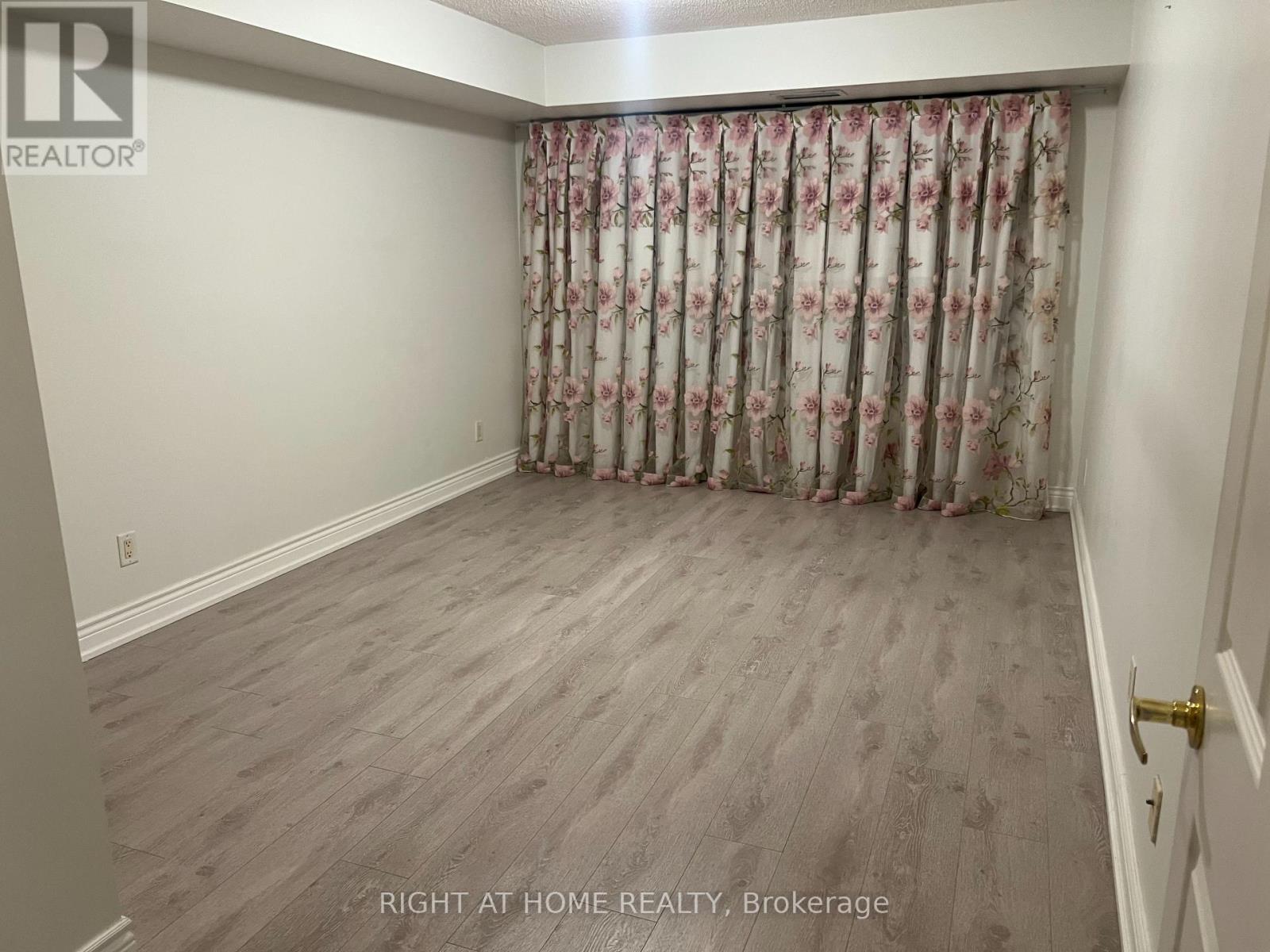 919 - 25 Kingsbridge Garden Circle, Mississauga, Ontario  L5R 4B1 - Photo 6 - W13002744