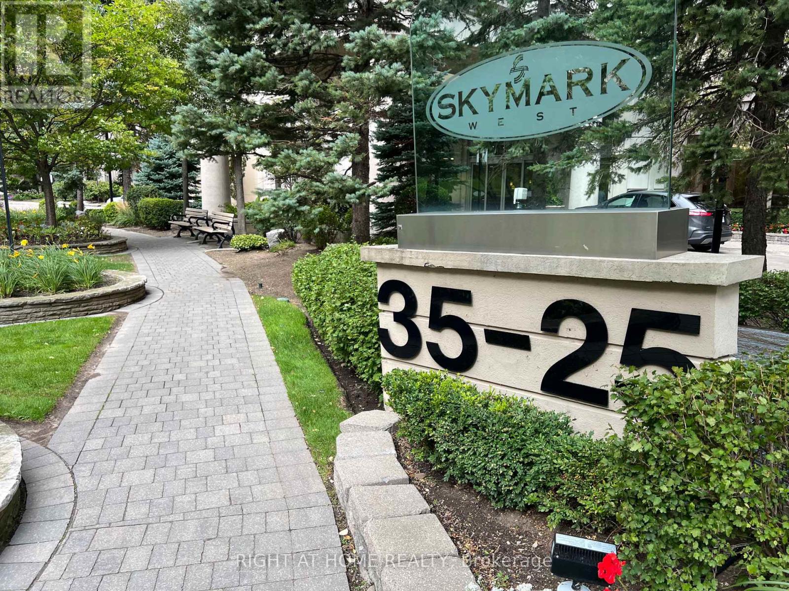 919 - 25 Kingsbridge Garden Circle, Mississauga, Ontario  L5R 4B1 - Photo 8 - W13002744