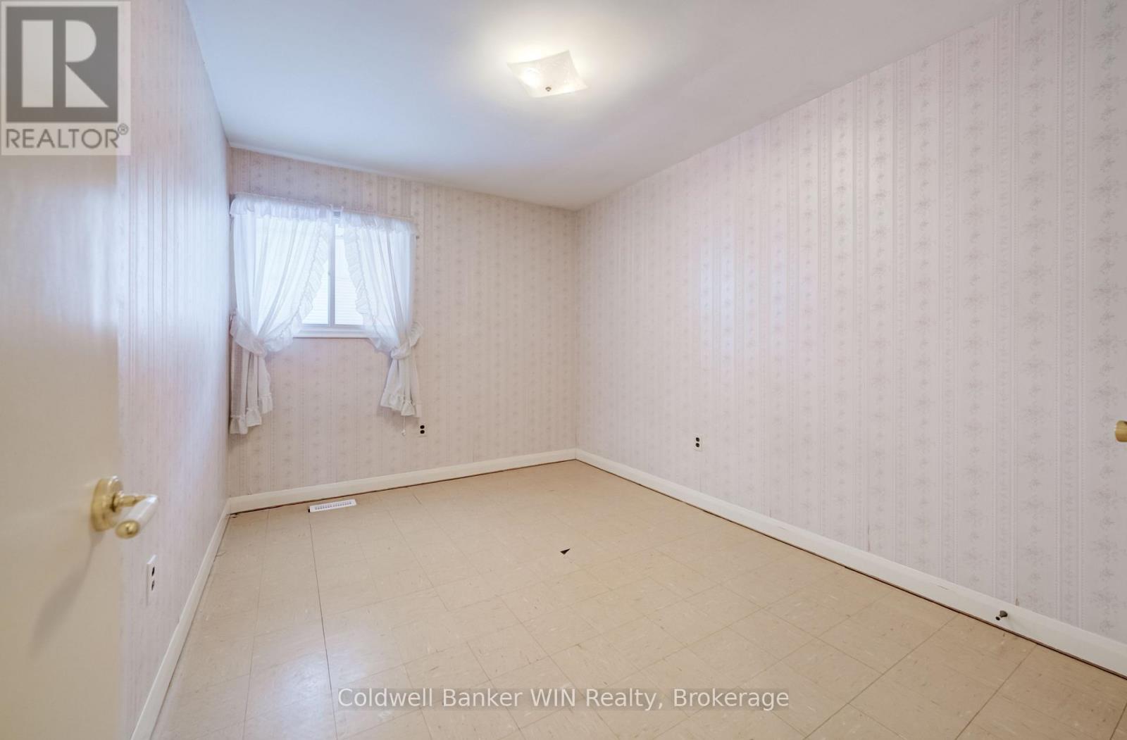 130 King Street E, Wellington North, Ontario  N0G 2L2 - Photo 17 - X12784560