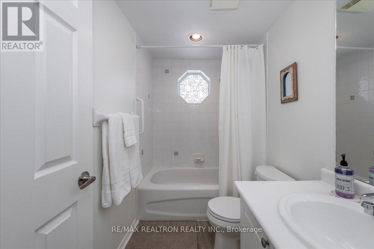 101 - 107 Bond Street, Orillia, Ontario  L3V 1J7 - Photo 16 - S12895900