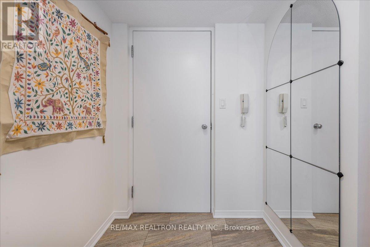 101 - 107 Bond Street, Orillia, Ontario  L3V 1J7 - Photo 2 - S12895900