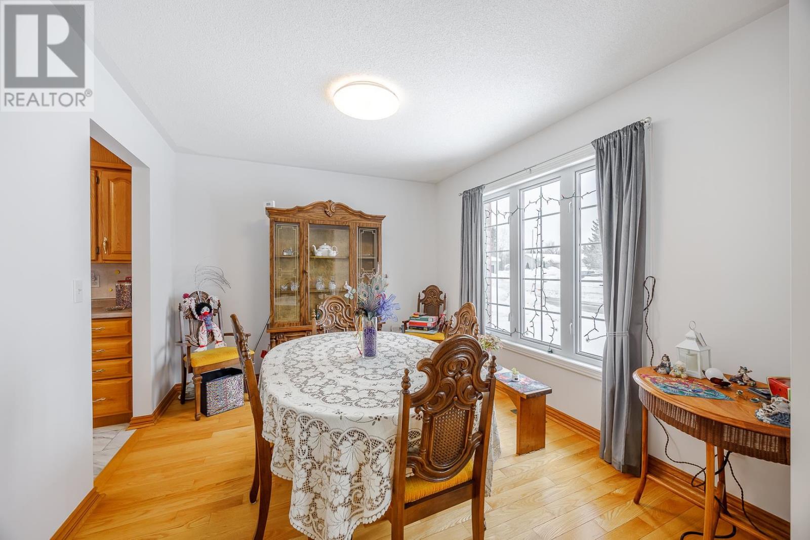 23 Queensgate Blvd, Sault Ste. Marie, Ontario  P6A 6Y6 - Photo 10 - SM260328