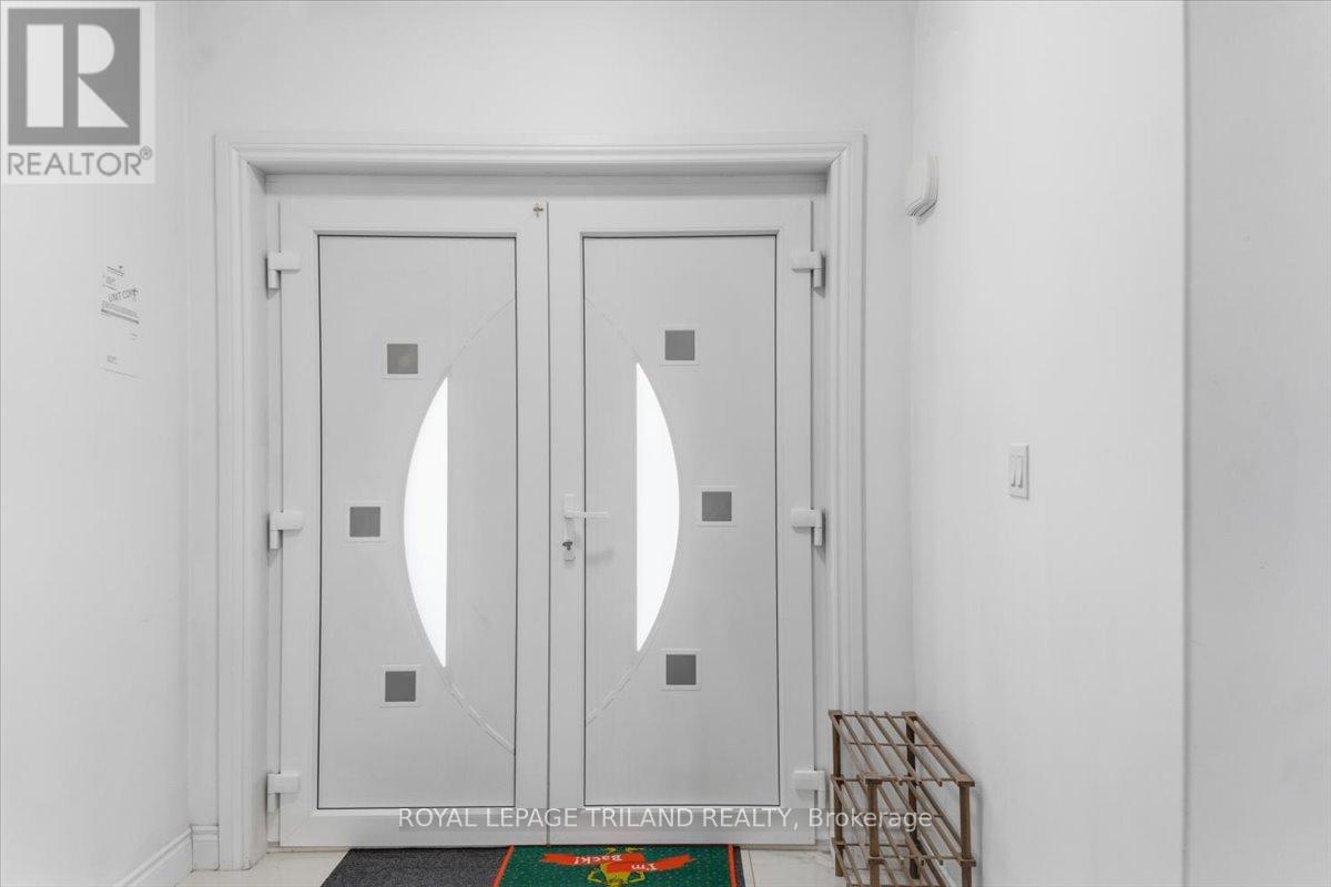 1942 Cedarpark Drive, London North, Ontario  N5X 0J1 - Photo 3 - X12949514