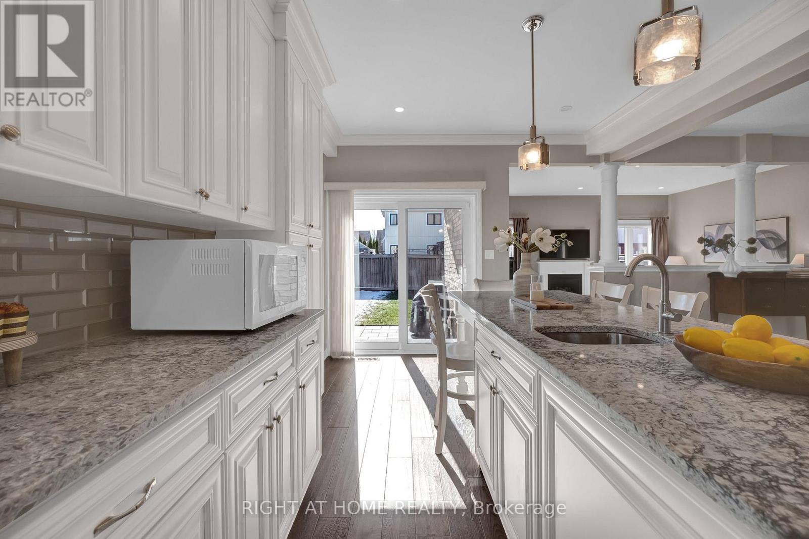 119 Mildenhall Place, Whitby, Ontario  L1M 0E4 - Photo 10 - E13002872