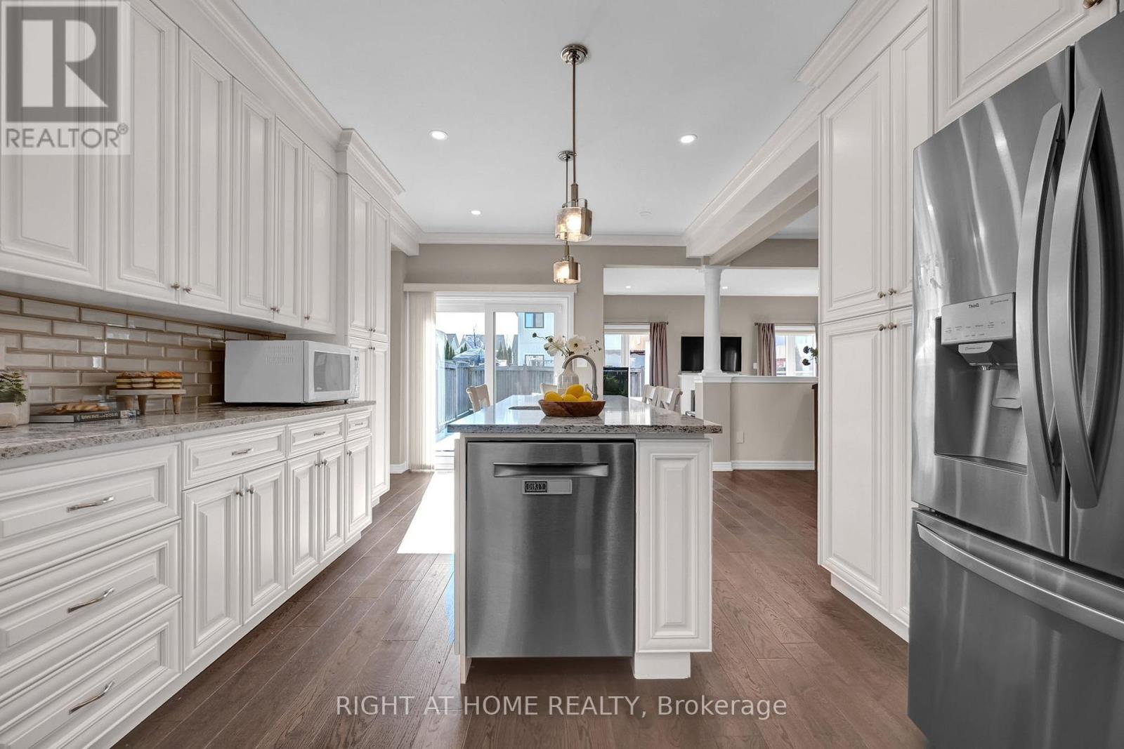 119 Mildenhall Place, Whitby, Ontario  L1M 0E4 - Photo 7 - E13002872