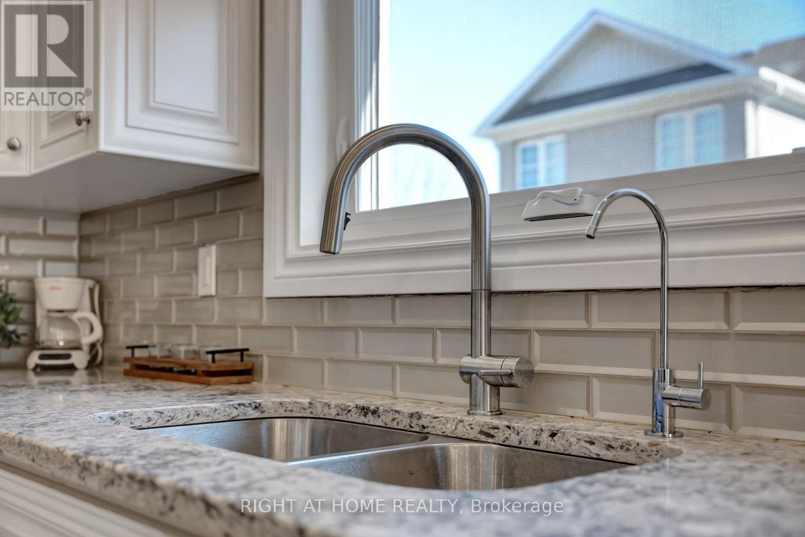 119 Mildenhall Place, Whitby, Ontario  L1M 0E4 - Photo 9 - E13002872