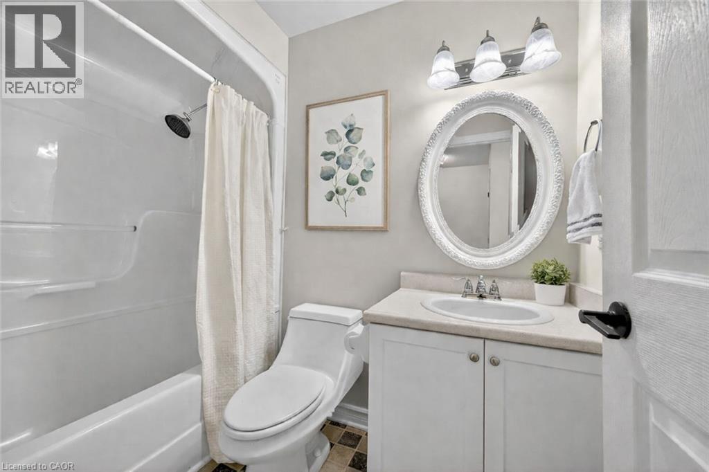 25 Walker Court, Grimsby, Ontario  L3M 5J5 - Photo 16 - 40820757