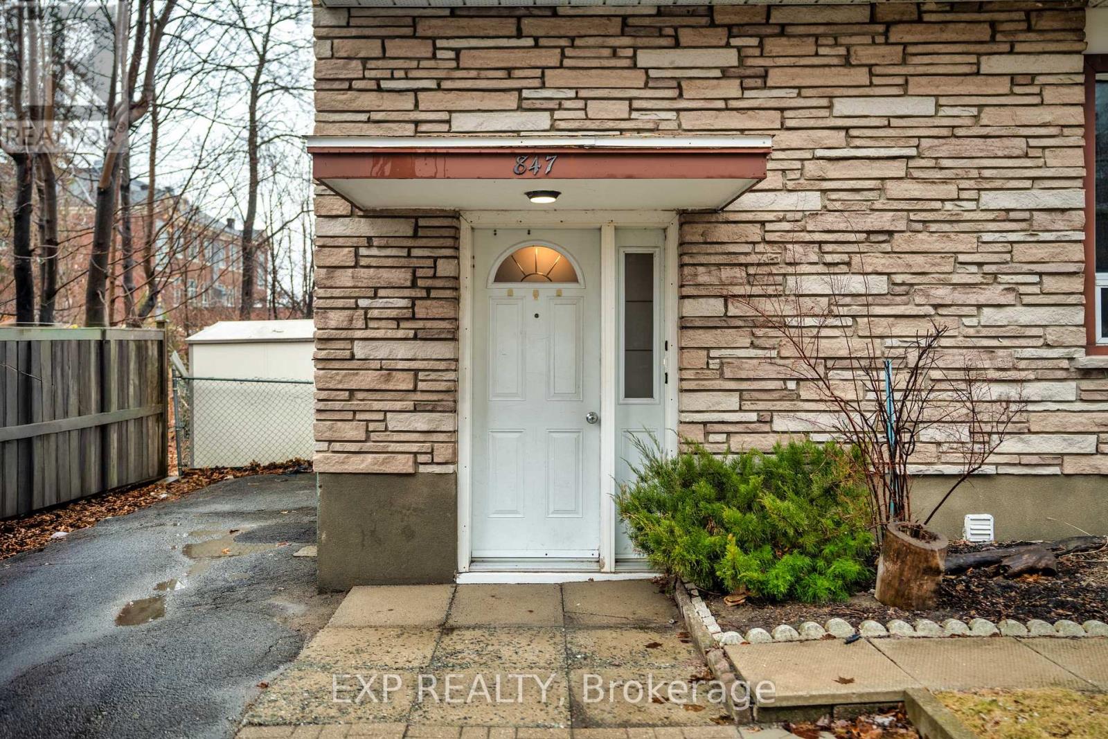 847 Pinewood Crescent, Ottawa, Ontario  K2B 5Y3 - Photo 2 - X13002944