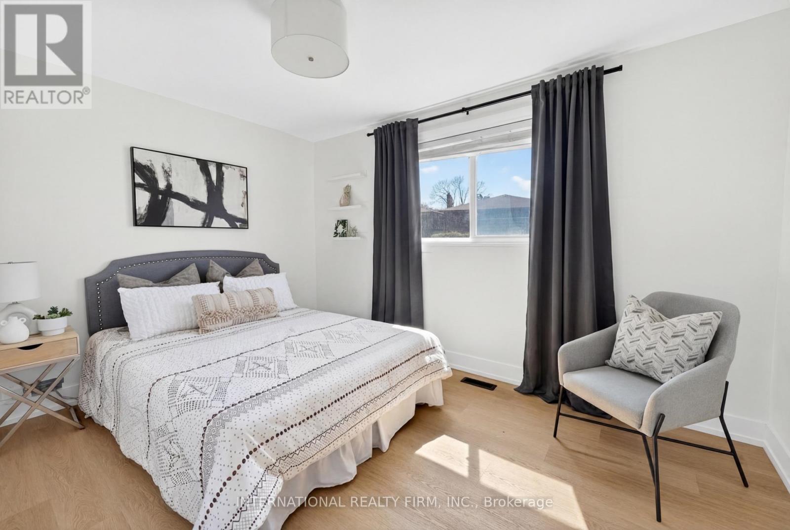 26 Dellbrook Crescent, Toronto, Ontario  M9L 1E2 - Photo 9 - W12993864