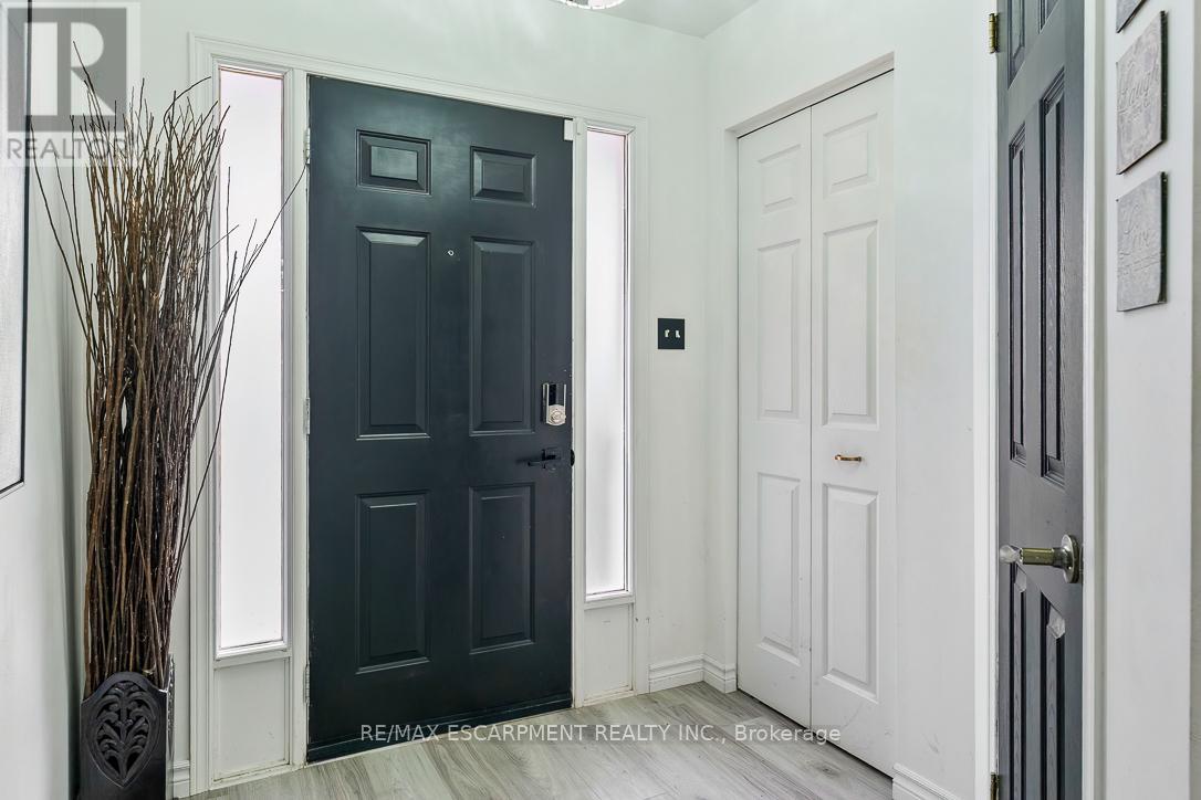 45 Hawkins Drive, Cambridge, Ontario  N1T 1Z7 - Photo 3 - X13002810