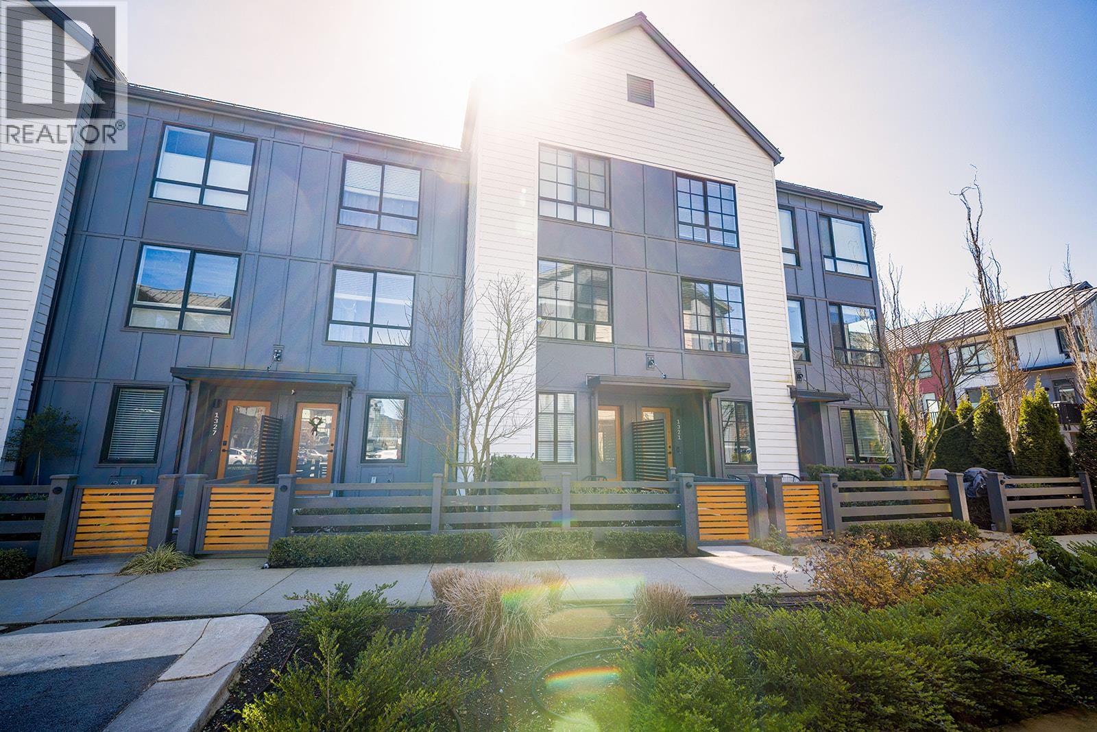 1321 Halyard Place, Squamish, British Columbia  V8B 2A1 - Photo 1 - R3111796