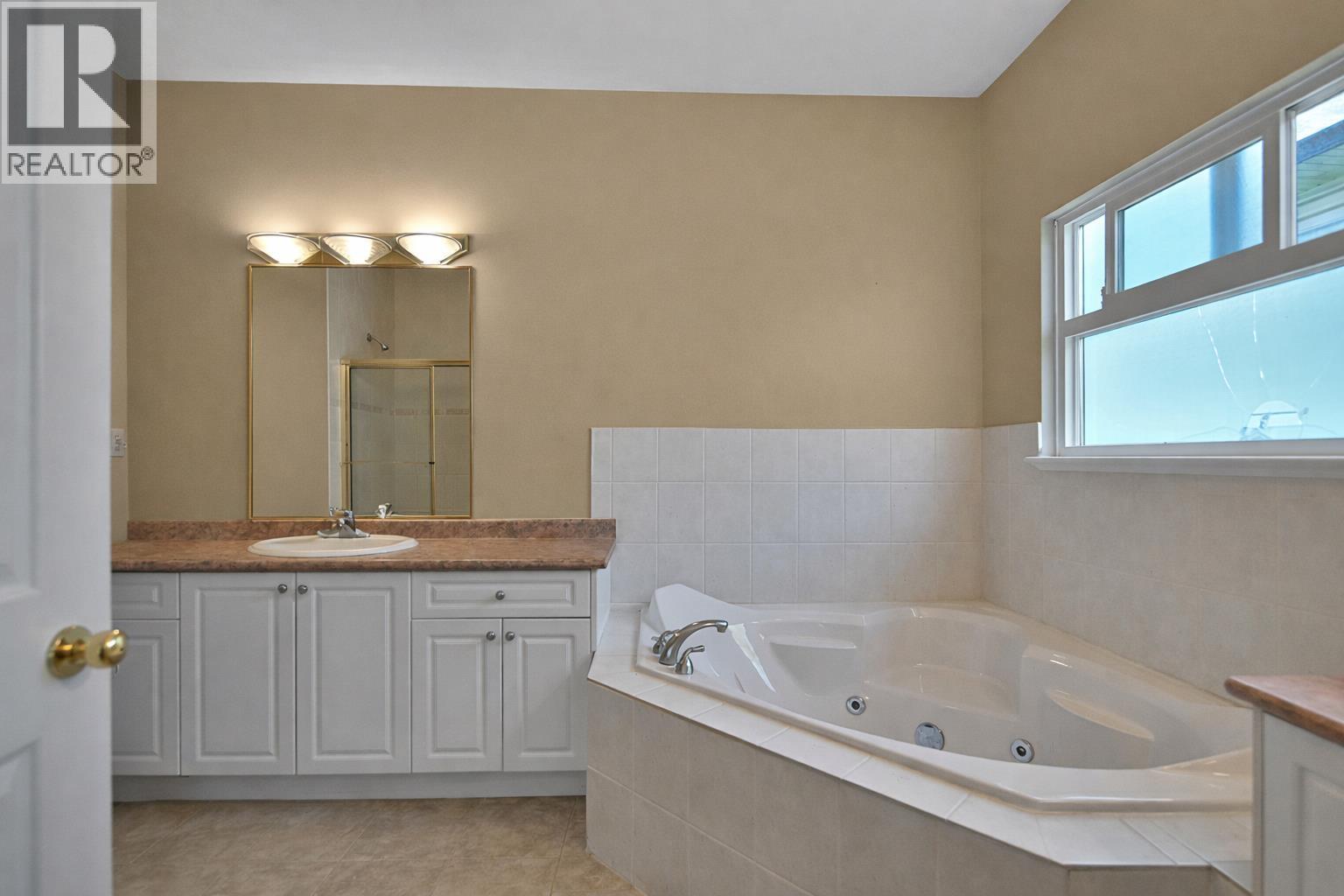 21008 Barker Avenue, Maple Ridge, British Columbia  V2X 8R6 - Photo 10 - R3111733