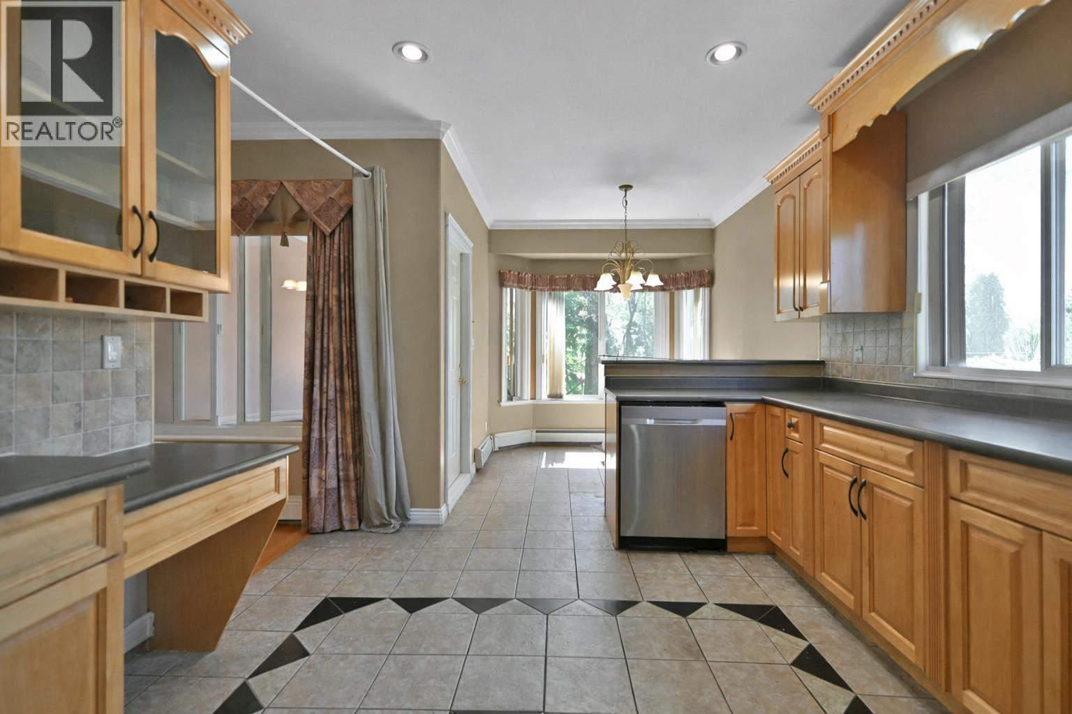 21008 Barker Avenue, Maple Ridge, British Columbia  V2X 8R6 - Photo 3 - R3111733