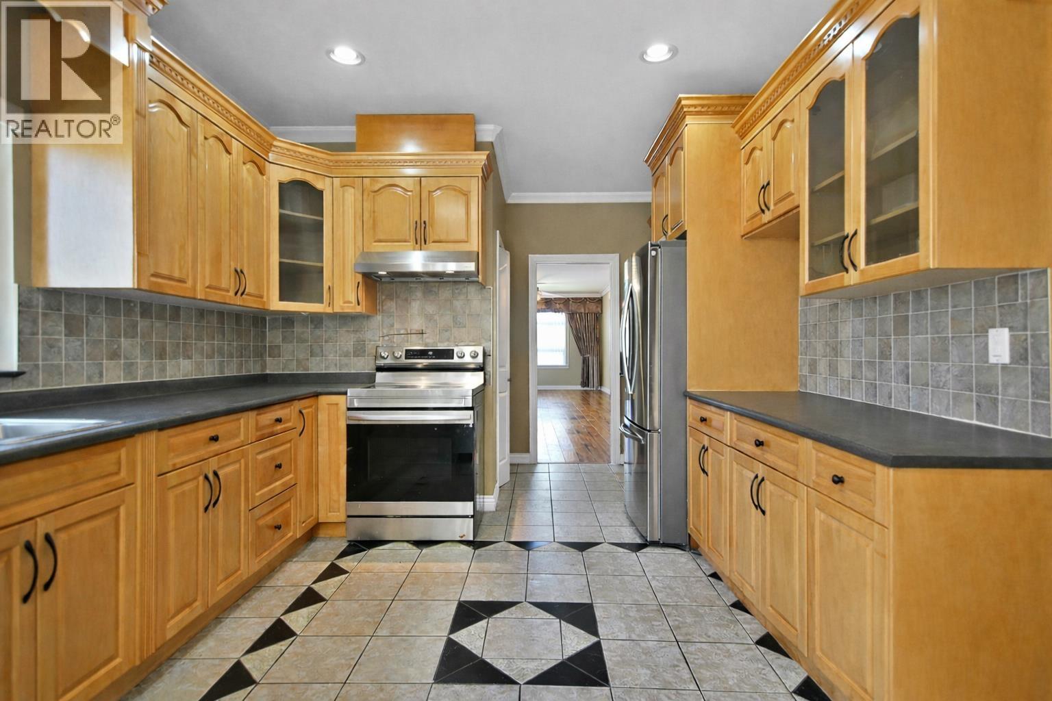 21008 BARKER AVENUE, Maple Ridge, British Columbia