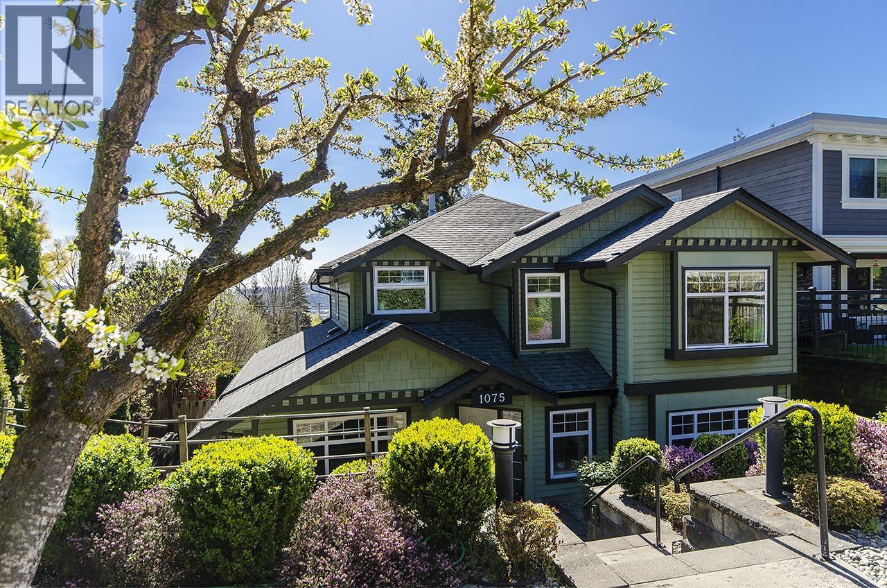 1075 Adderley Street, North Vancouver, British Columbia  V7L 1T4 - Photo 2 - R3111798