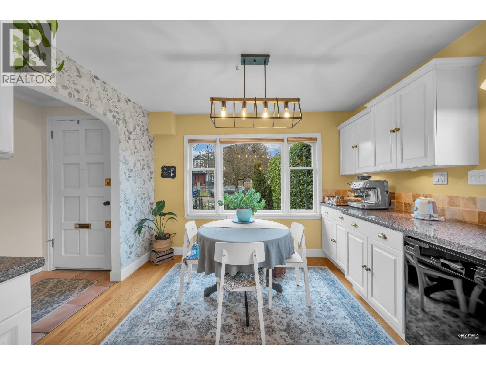 378 E 59th Avenue, Vancouver, British Columbia  V5X 1X9 - Photo 1 - R3111800