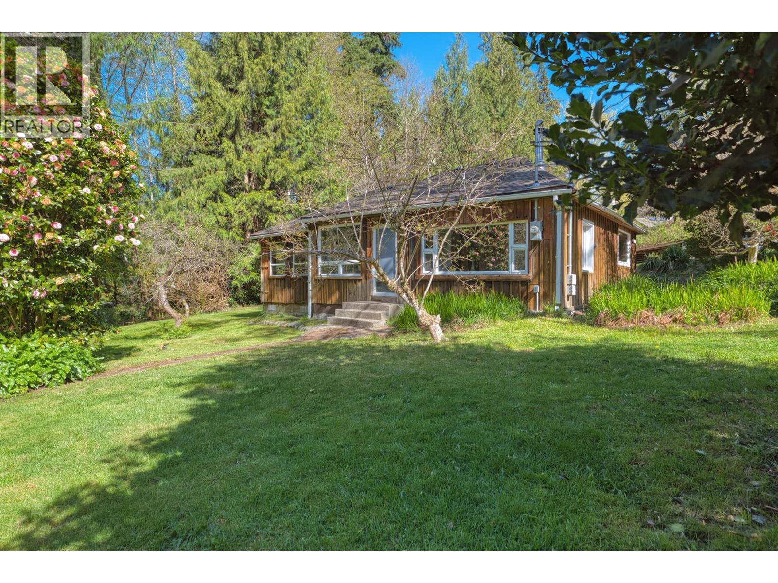 8200 Redrooffs Road, Halfmoon Bay, British Columbia V7Z 1E2 - Photo 1 - R3111808