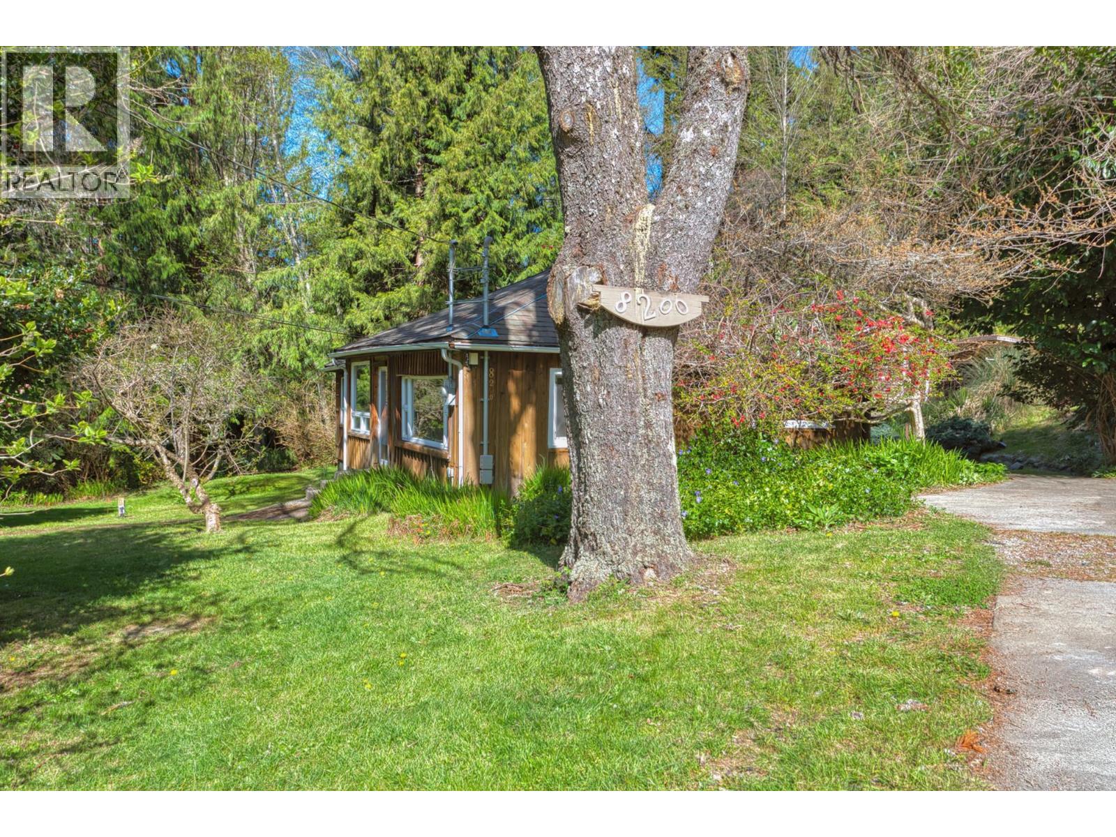 8200 Redrooffs Road, Halfmoon Bay, British Columbia V7Z 1E2 - Photo 11 - R3111808