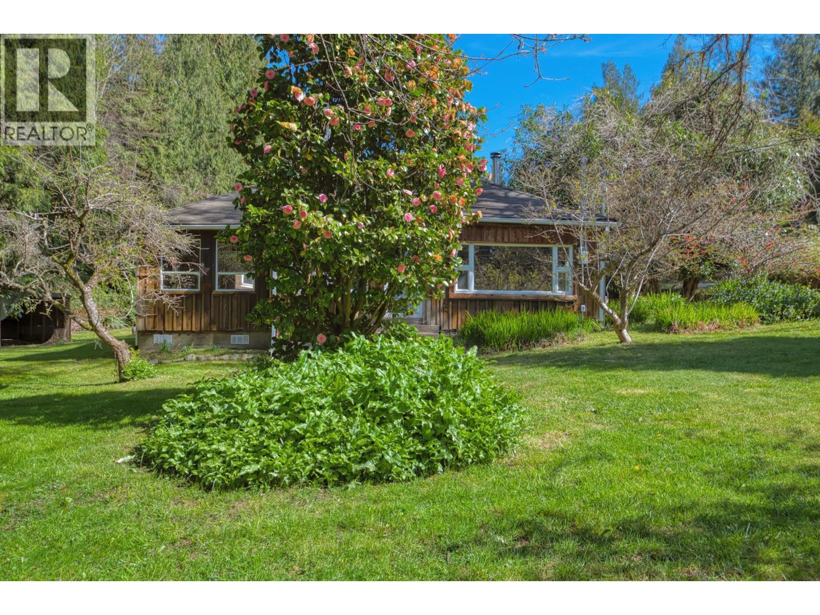 8200 Redrooffs Road, Halfmoon Bay, British Columbia V7Z 1E2 - Photo 3 - R3111808