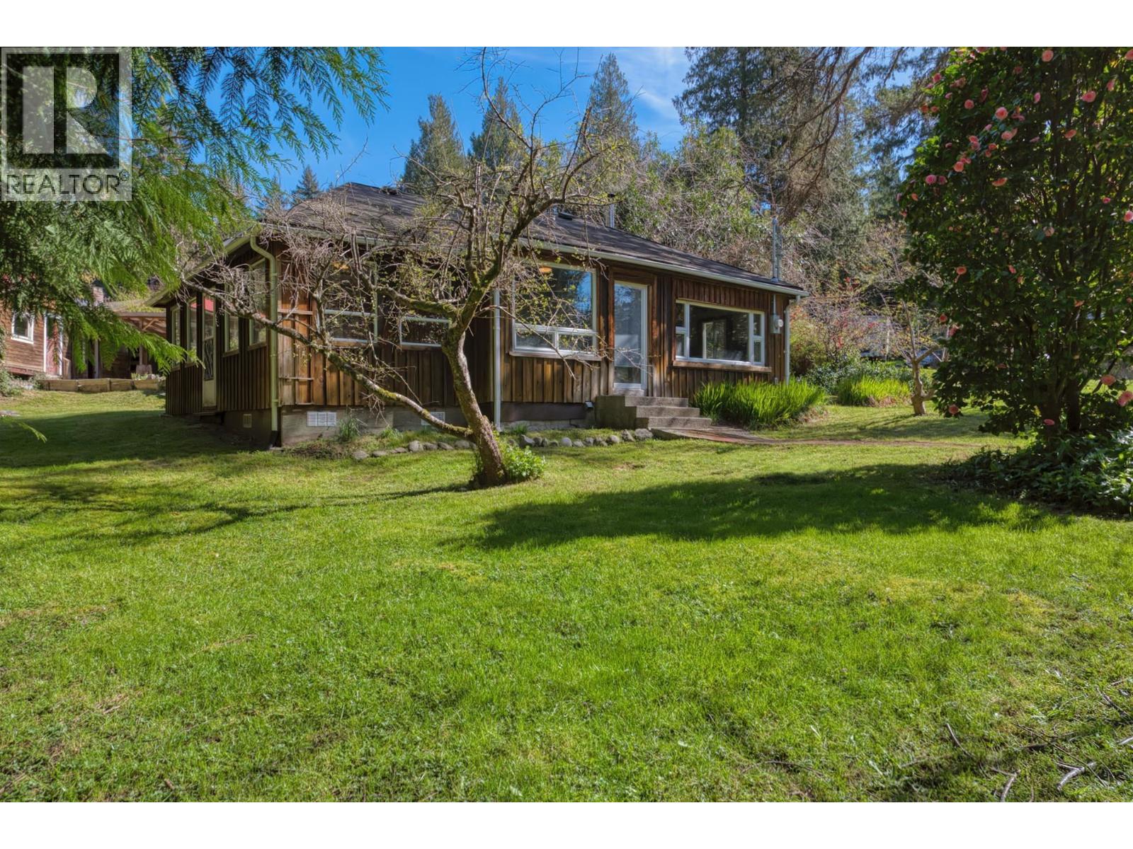 8200 Redrooffs Road, Halfmoon Bay, British Columbia V7Z 1E2 - Photo 6 - R3111808