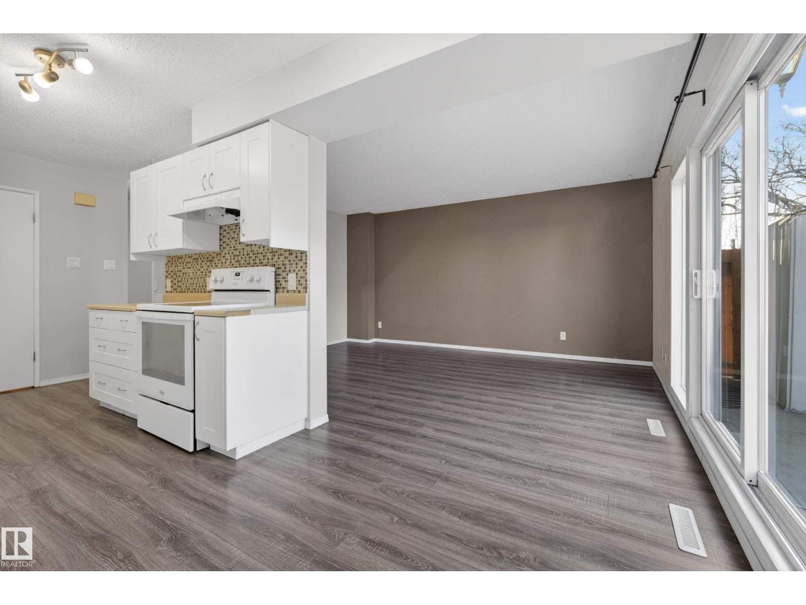 #e 16315 89 Av Nw, Edmonton, Alberta  T5R 4S1 - Photo 10 - E4482396