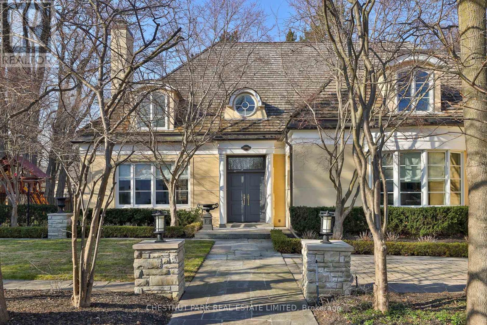 1 Glen Edyth Place, Toronto, Ontario  M4V 2W1 - Photo 2 - C13002968