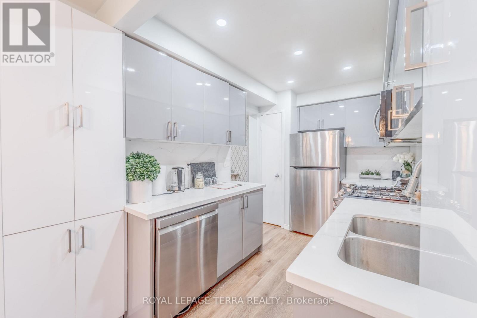 15 Heaver Drive, Whitby, Ontario  L1N 9K4 - Photo 11 - E13002954