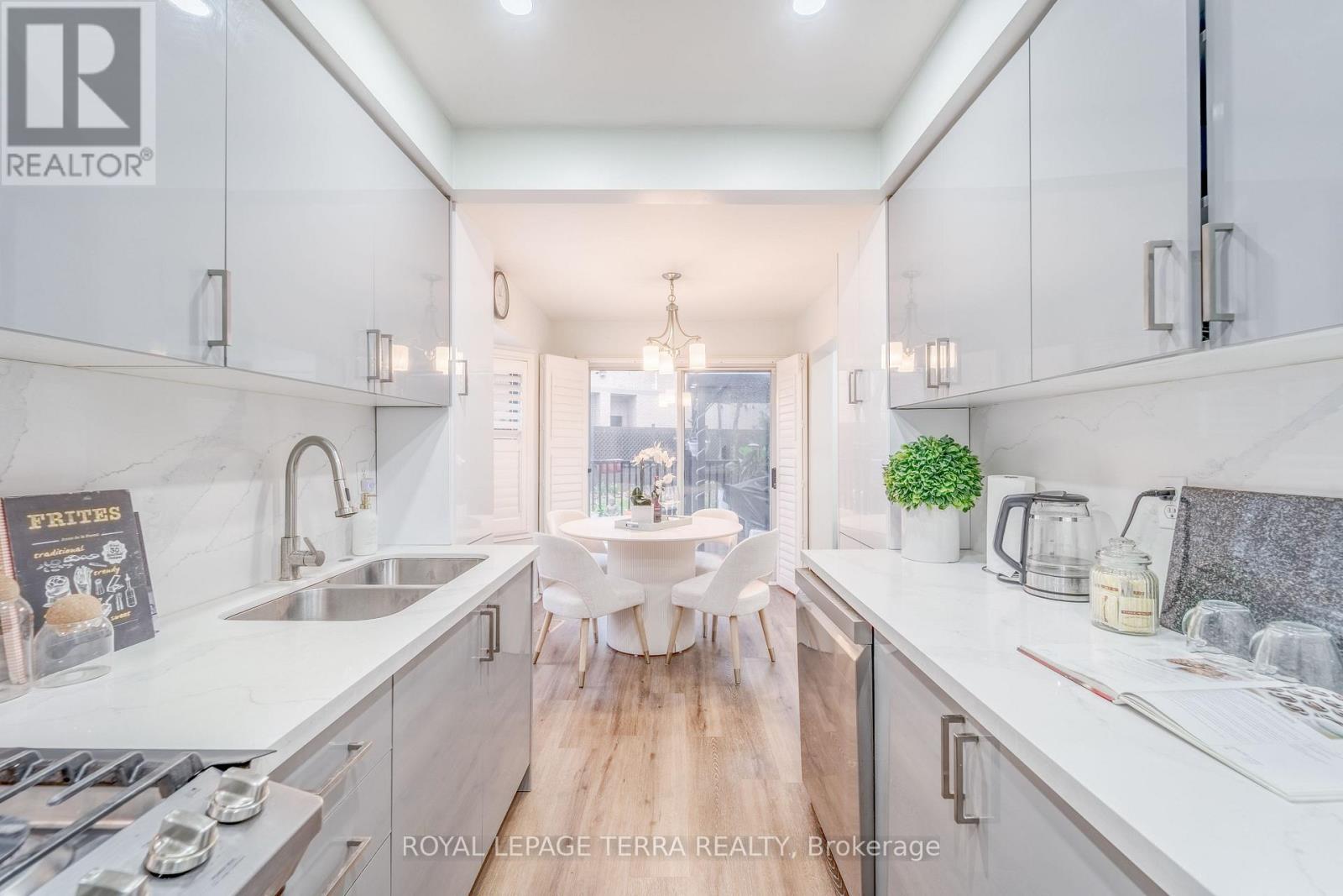 15 Heaver Drive, Whitby, Ontario  L1N 9K4 - Photo 9 - E13002954