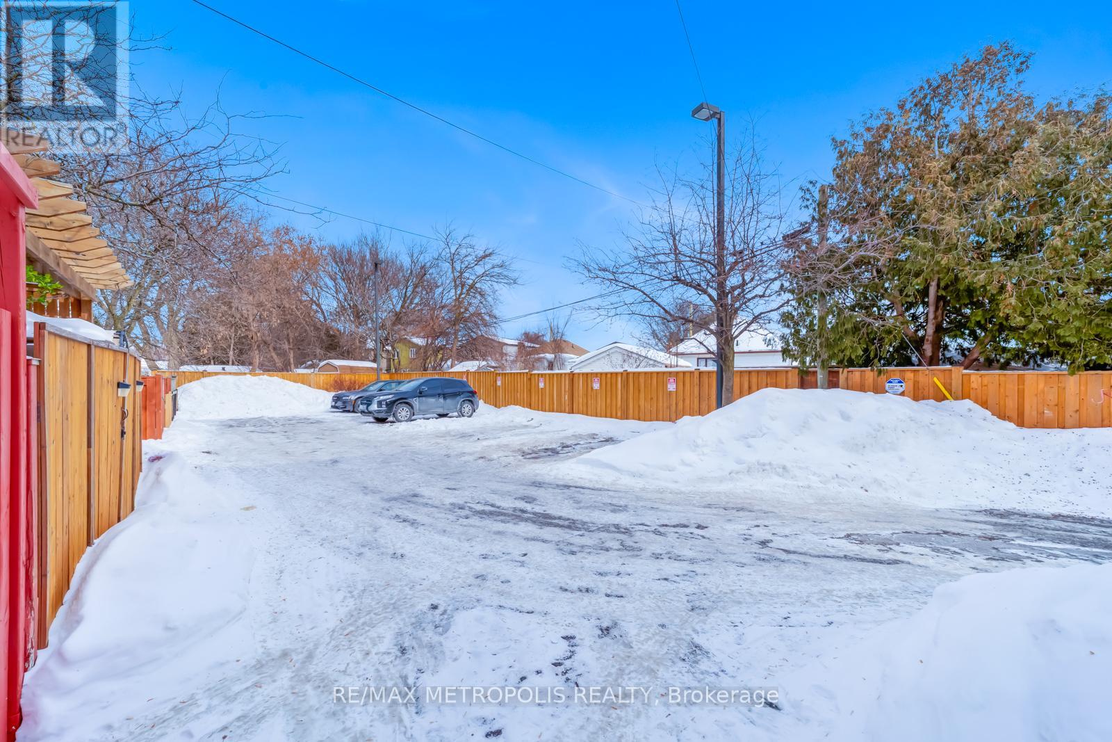 Main - 16b Gower Street, Toronto, Ontario  M4B 3P5 - Photo 14 - E13002956