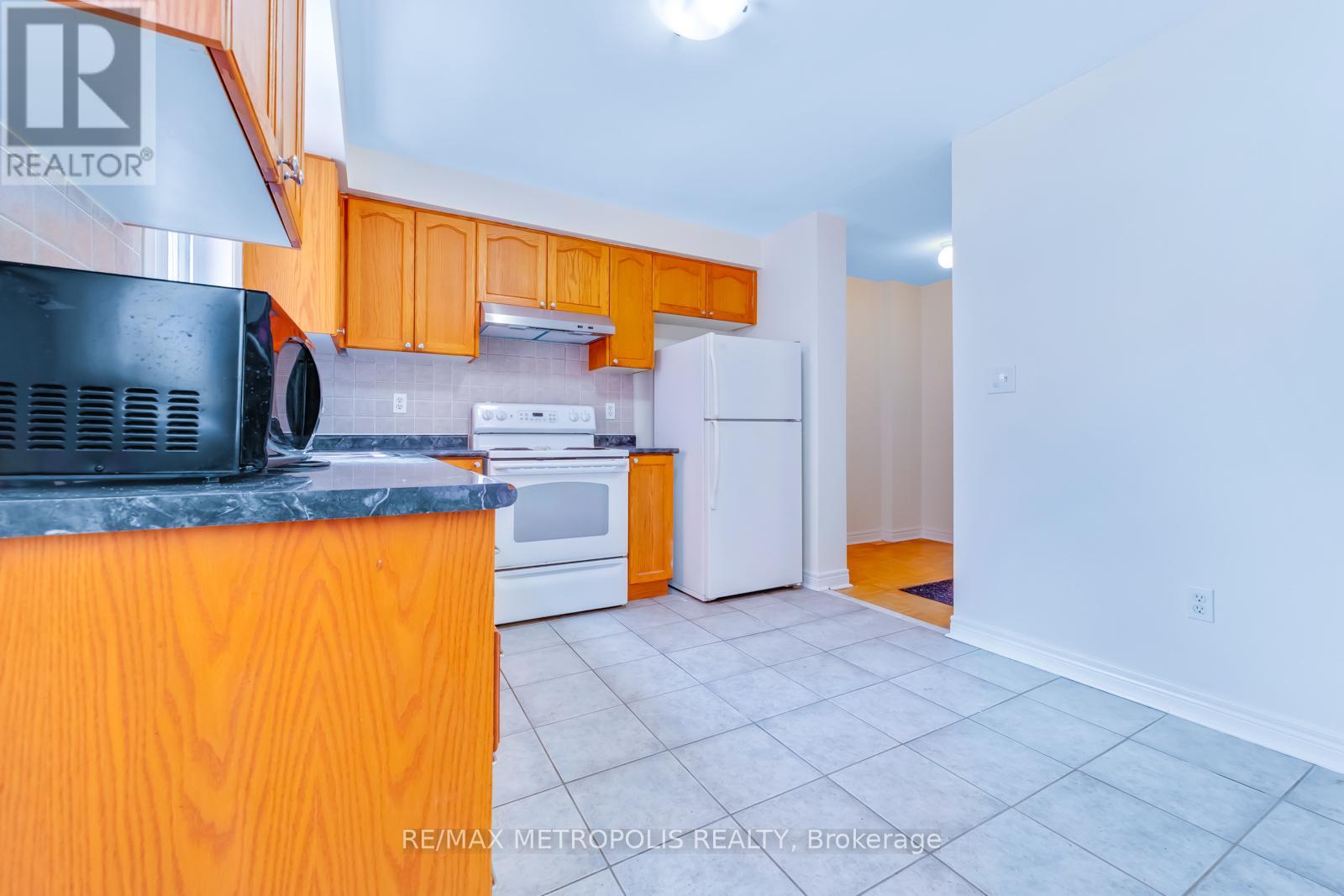 Main - 16b Gower Street, Toronto, Ontario  M4B 3P5 - Photo 5 - E13002956