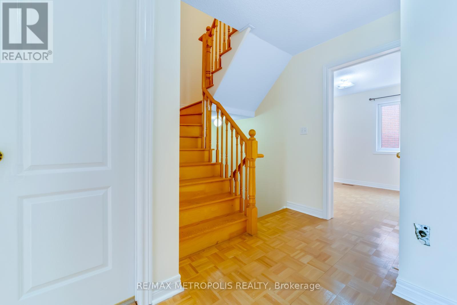 Main - 16b Gower Street, Toronto, Ontario  M4B 3P5 - Photo 6 - E13002956