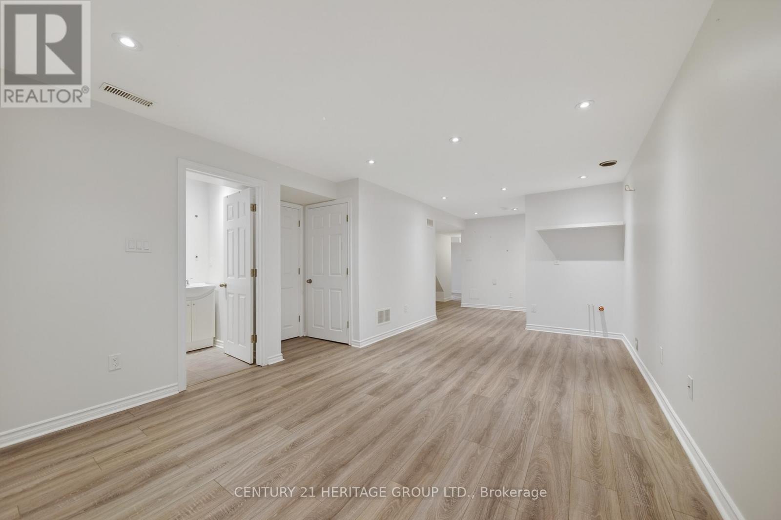 44 Acorn Lane, Bradford West Gwillimbury, Ontario  L3Z 0H6 - Photo 38 - N12975348