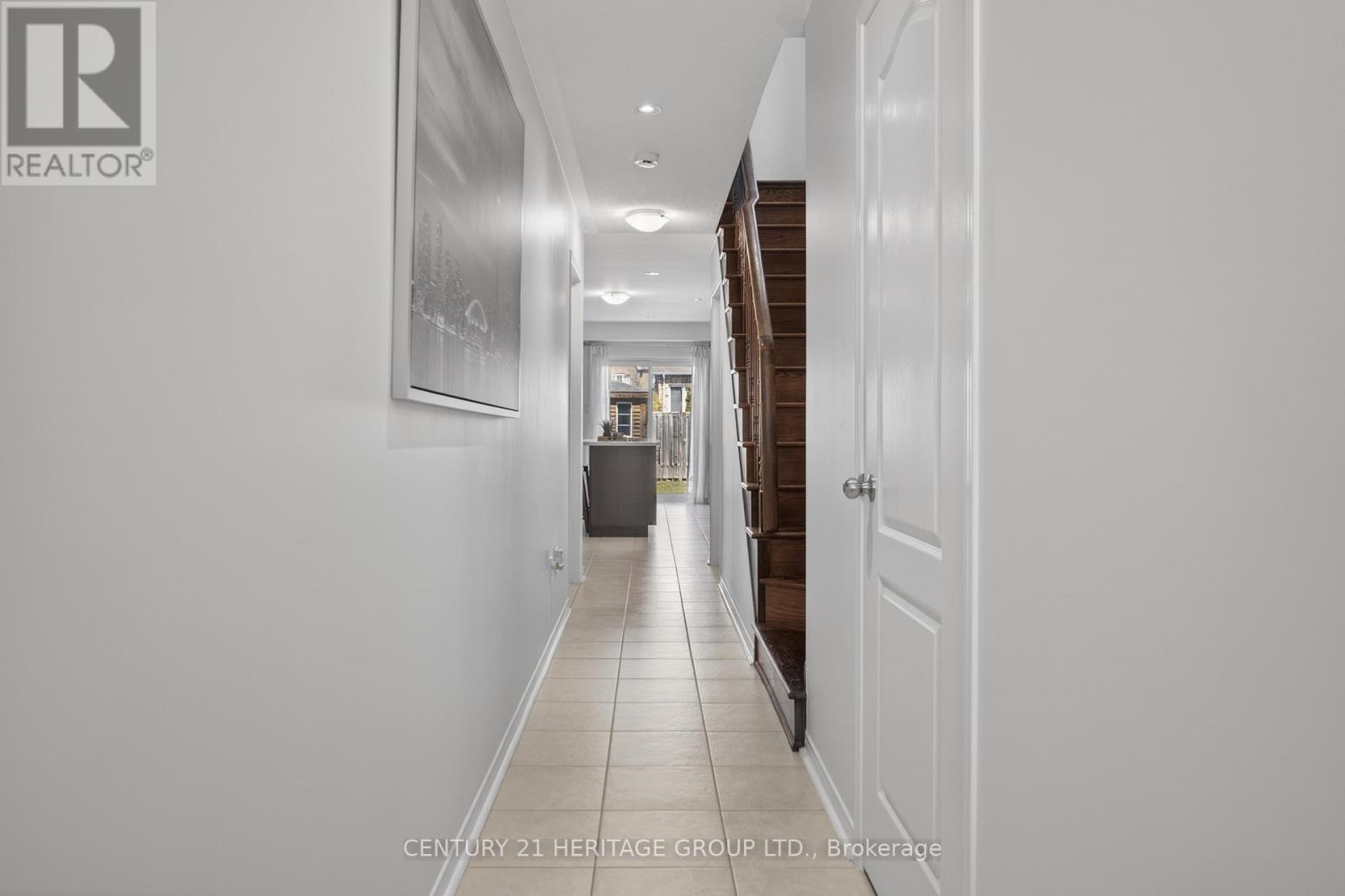 44 Acorn Lane, Bradford West Gwillimbury, Ontario  L3Z 0H6 - Photo 9 - N12975348