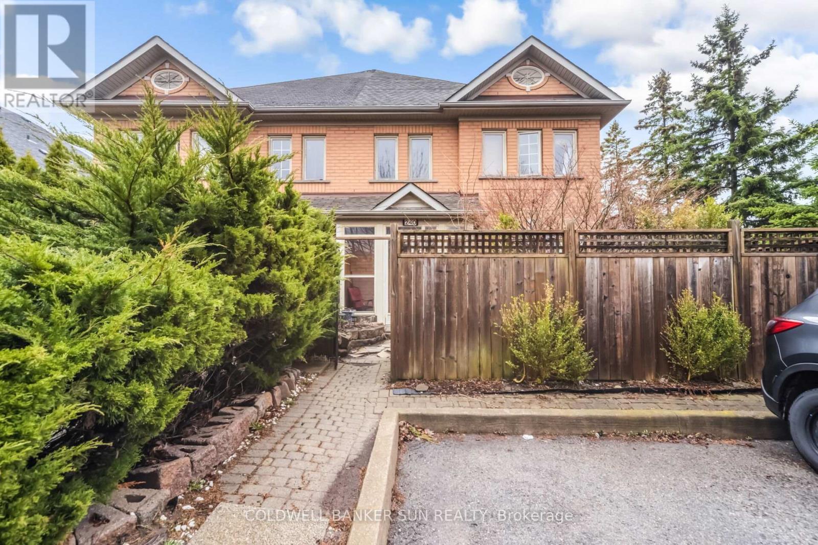 240 Pressed Brick Drive, Brampton, Ontario  L6V 4L3 - Photo 4 - W13000694