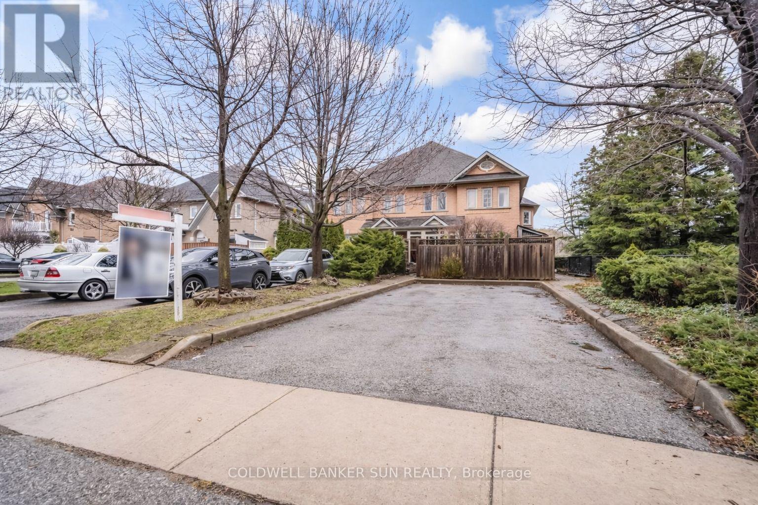 240 Pressed Brick Drive, Brampton, Ontario  L6V 4L3 - Photo 3 - W13000694