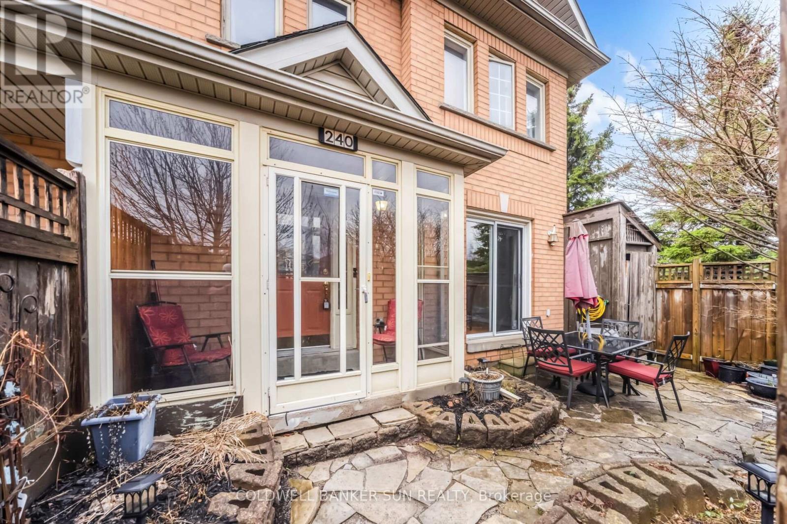 240 Pressed Brick Drive, Brampton, Ontario  L6V 4L3 - Photo 5 - W13000694